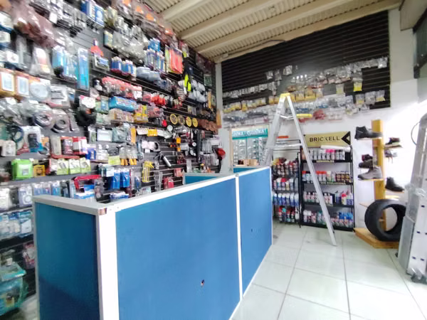 Ofibodega Belén- Fte calle- parqueo 720m2