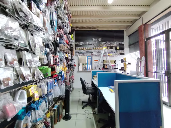 Ofibodega Belén- Fte calle- parqueo 720m2