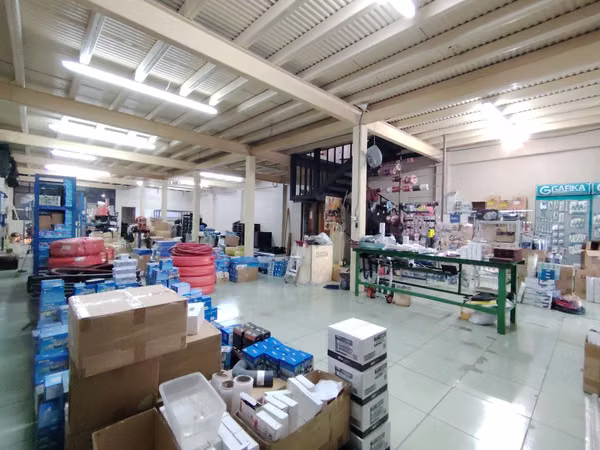 Ofibodega Belén- Fte calle- parqueo 720m2