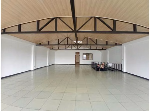 Ofibodega Belén- Fte calle- parqueo 720m2