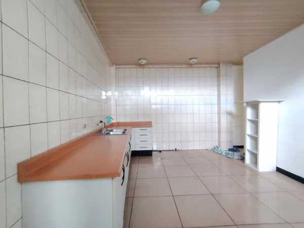 Ofibodega Belén- Fte calle- parqueo 720m2