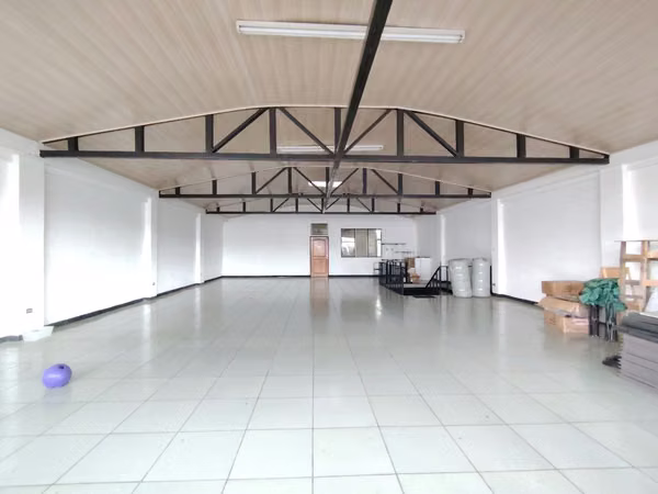 Ofibodega Belén- Fte calle- parqueo 720m2