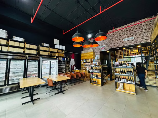 Local comercial hermoso 90m2 Santa Ana seguridad