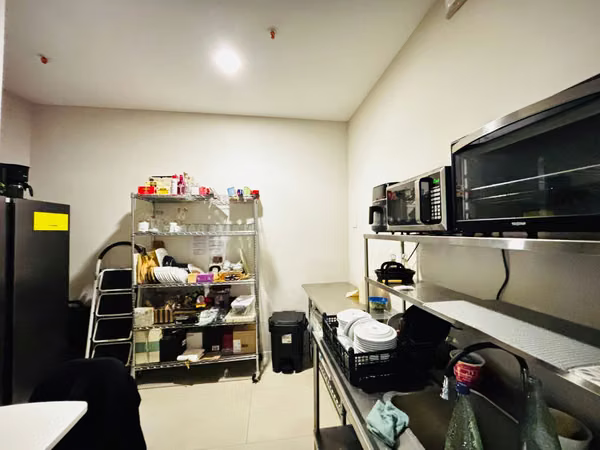 Local comercial hermoso 90m2 Santa Ana seguridad