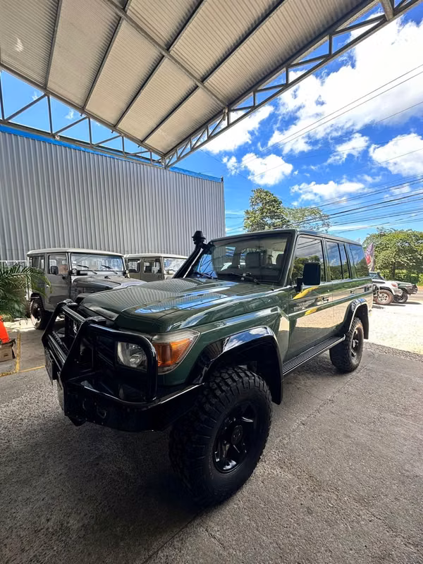 2012 Toyota Land Cruiser LC76 - BLACKBOX Custom 4x4 Build, US $72K Documented, 101,040 km