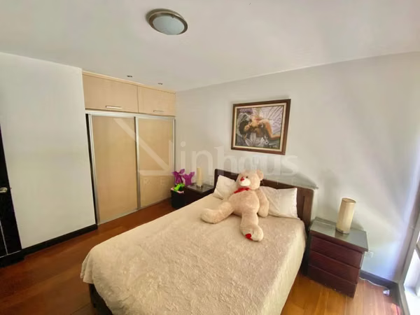 Venta de amplio apartamento con jardin y terraza en Condominio en Santa Ana
