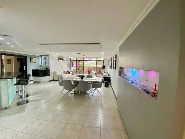 Venta de amplio apartamento con jardin y terraza en Condominio en Santa Ana