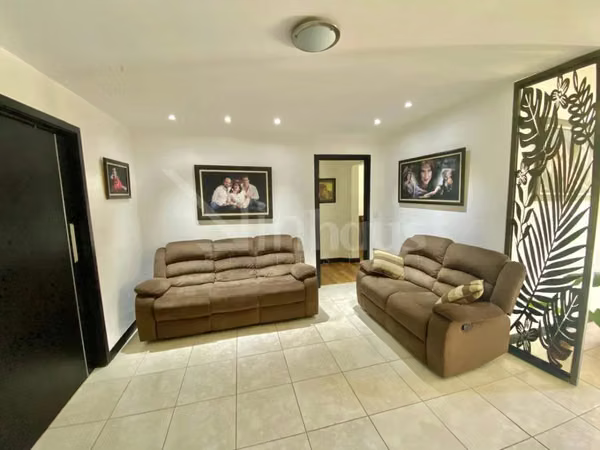 Venta de amplio apartamento con jardin y terraza en Condominio en Santa Ana