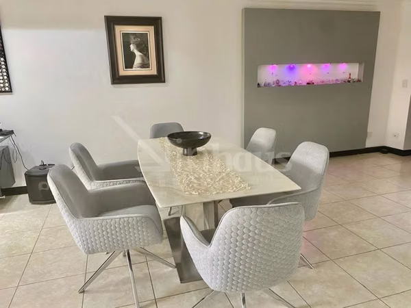 Venta de amplio apartamento con jardin y terraza en Condominio en Santa Ana