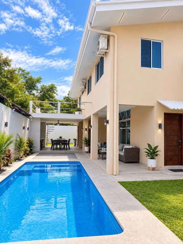 For sale/rent: investment beach house near Punta Leona (MV)