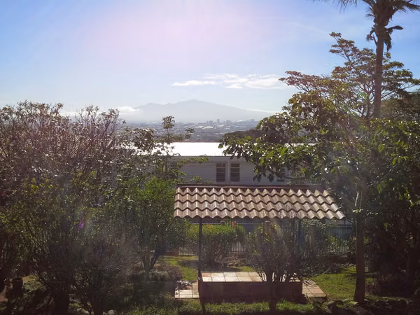 Gran propiedad para remodelar en Alto de las Palomas, Escazú | 1,239 m² de terreno