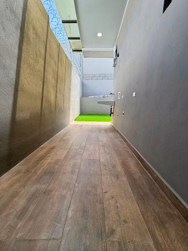 Se alquila casa nueva dentro del Condominio Real Ojo de Agua, en La Cañada.