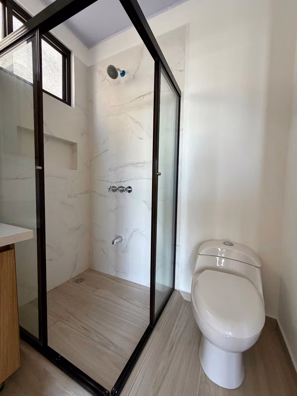 Se alquila casa nueva dentro del Condominio Real Ojo de Agua, en La Cañada.