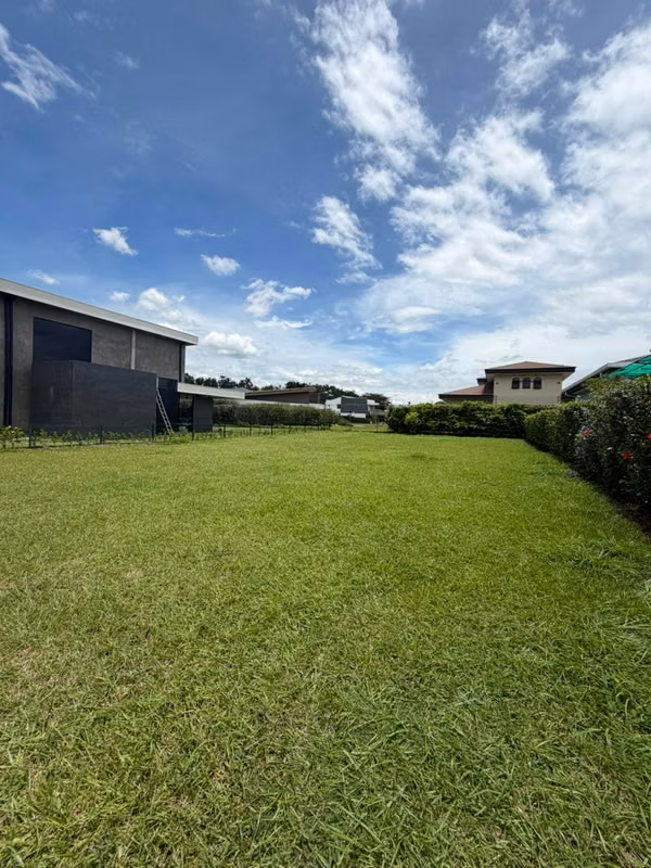 VENTA DE LOTE EN HACIENDA LOS REYES EN LA GUACIMA DE ALAJUELA
