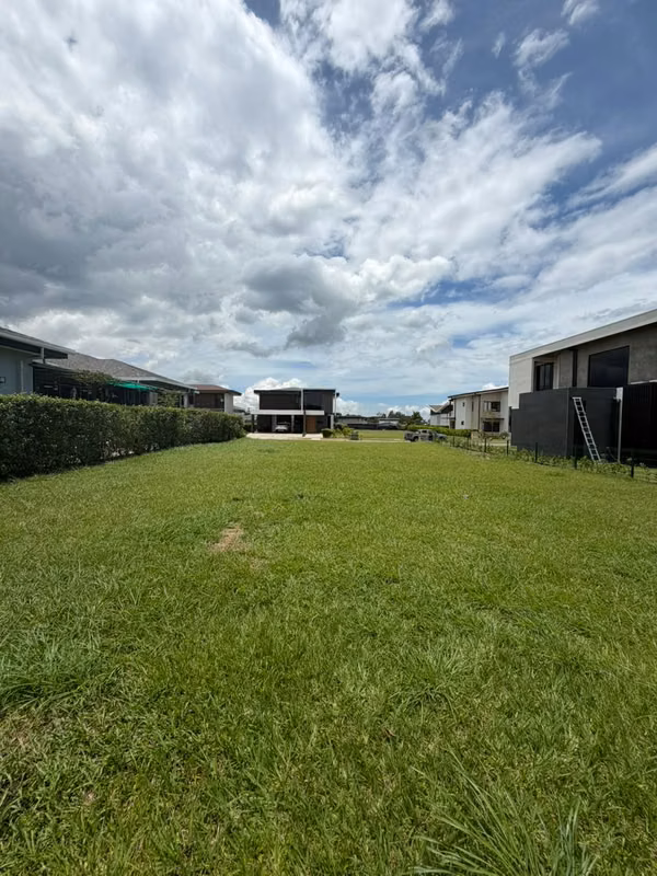 VENTA DE LOTE EN HACIENDA LOS REYES EN LA GUACIMA DE ALAJUELA