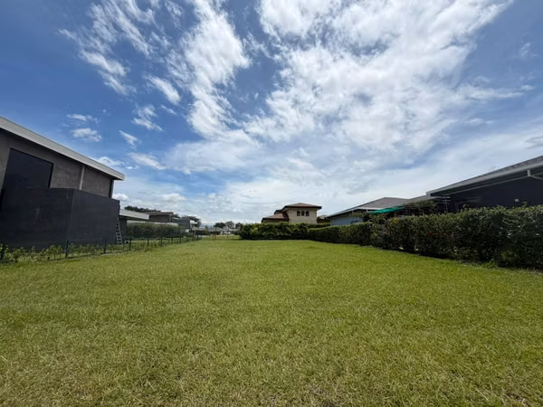 VENTA DE LOTE EN HACIENDA LOS REYES EN LA GUACIMA DE ALAJUELA