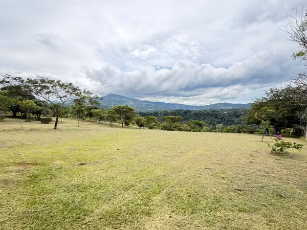 VENTA DE LOTE EN LA GUACIMA DE ALAJUELA