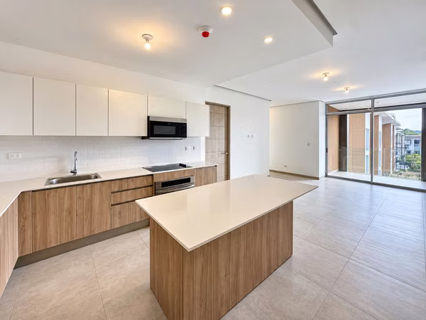3 BEDROOM APARTMENT OVERLOOKING THE HILL, SANTA ANA