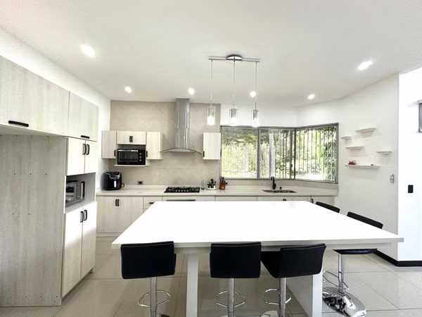 Alquiler Casa de moderna, Condominio Bosques del Sol, Orotina, Alajuela (FAU)