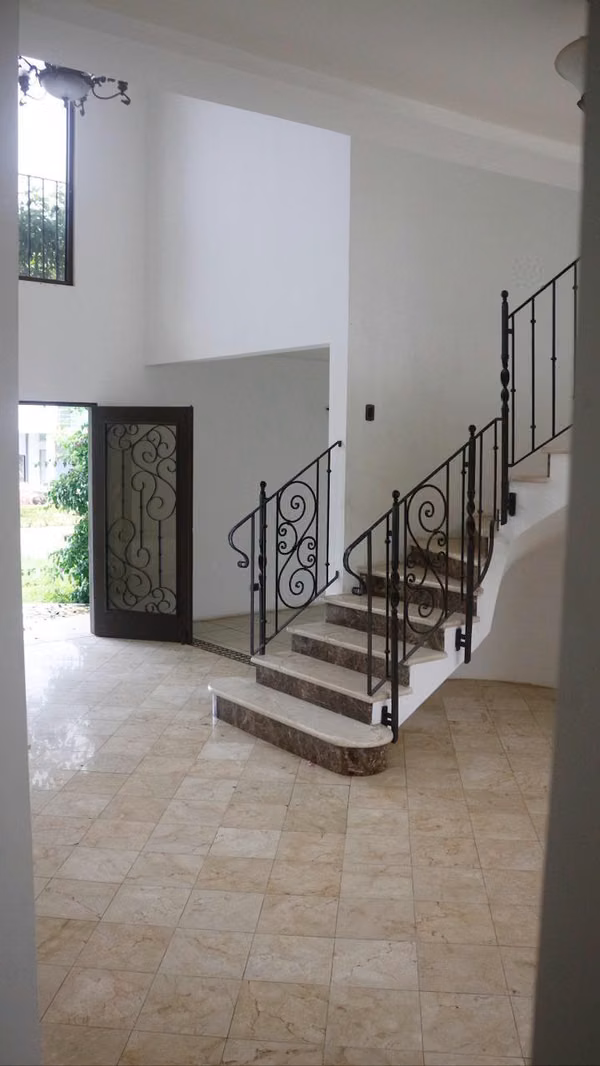 SE ALQUILA EXCLUSIVA CASA EN HACIENDA LOS REYES