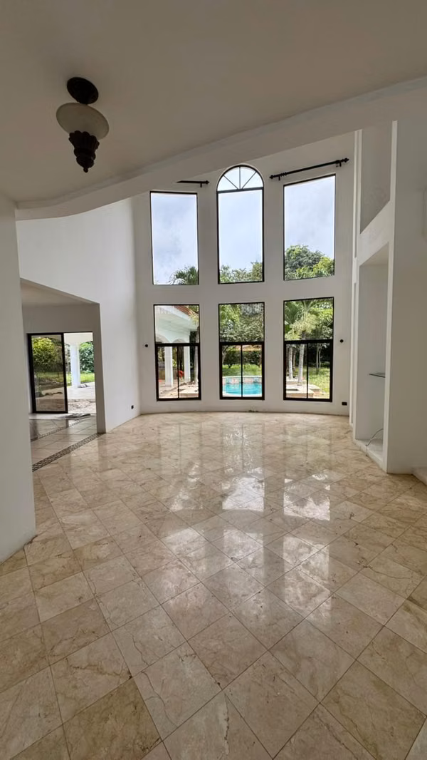 SE ALQUILA EXCLUSIVA CASA EN HACIENDA LOS REYES