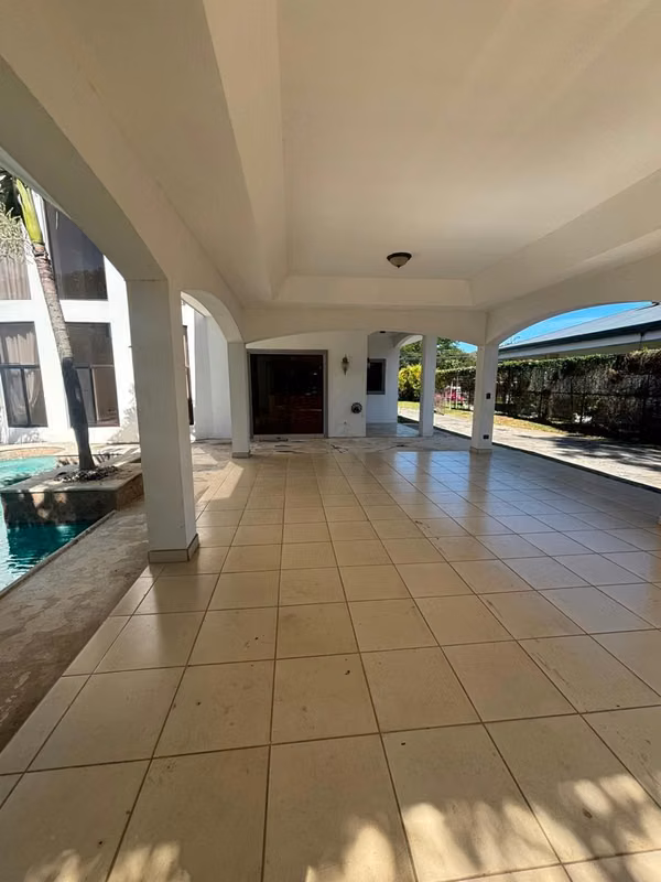 SE ALQUILA EXCLUSIVA CASA EN HACIENDA LOS REYES