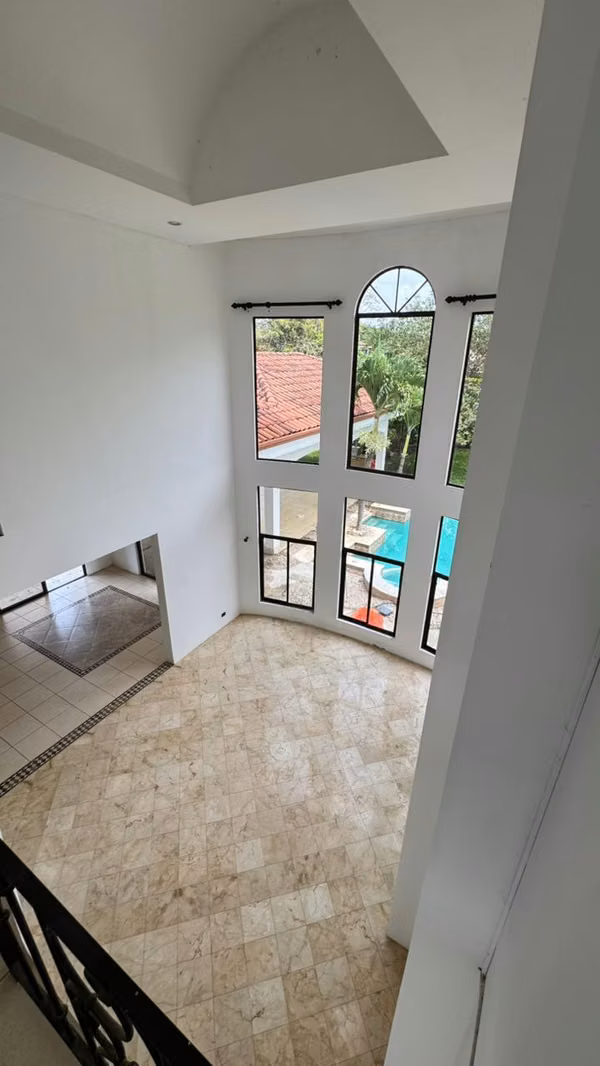 SE ALQUILA EXCLUSIVA CASA EN HACIENDA LOS REYES