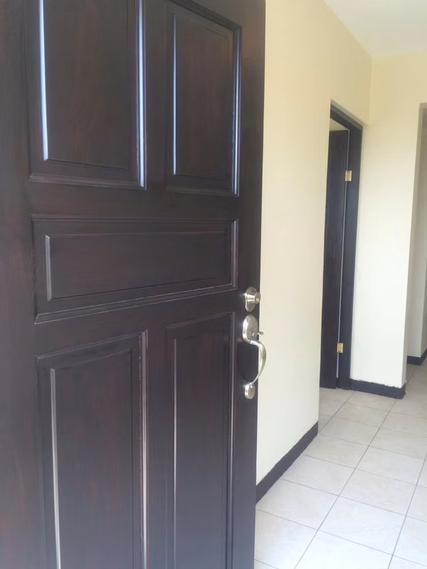 Beautiful and secure apartment in Pozos, close to everything, exit to Belen and Guachipelin