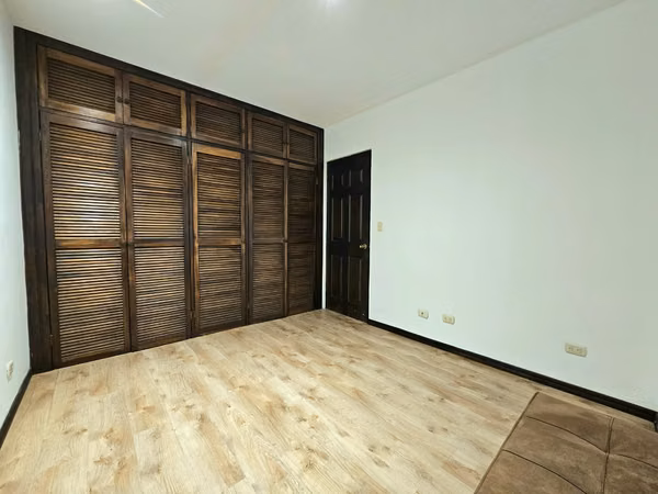 Forests of Santa Ana - 2 rooms - 2 parking lots - Spacious - Low maintenance fee