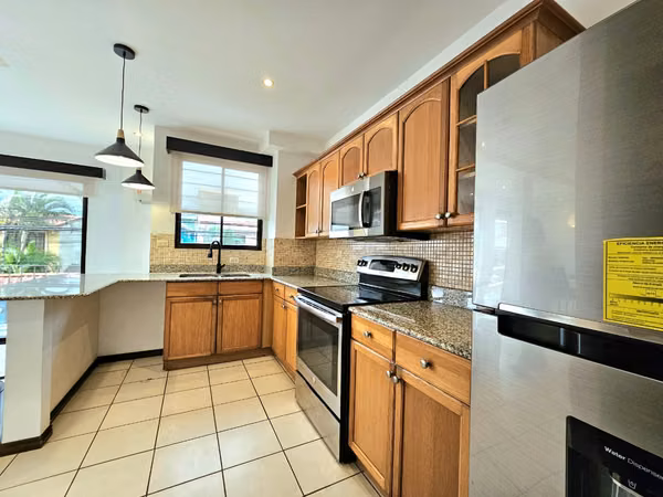 Forests of Santa Ana - 2 rooms - 2 parking lots - Spacious - Low maintenance fee
