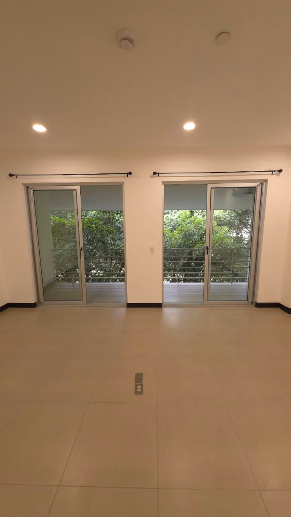 SE ALQUILA HERMOSO APARTAMENTO EN POZOS