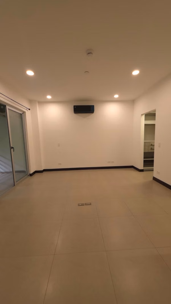 SE ALQUILA HERMOSO APARTAMENTO EN POZOS
