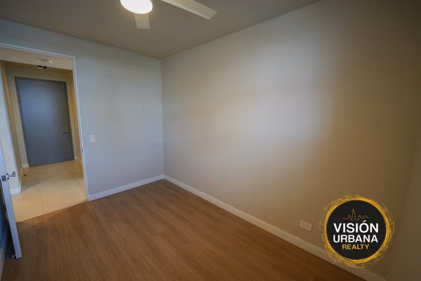 Apartamento de 3 Habitaciones con Línea Blanca en Alterego