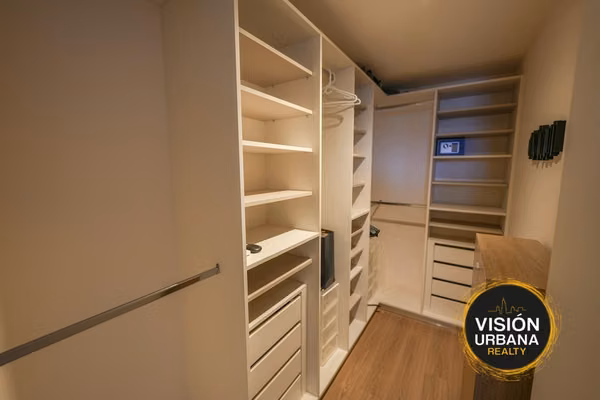Apartamento de 3 Habitaciones con Línea Blanca en Alterego