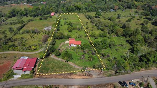 1245671 / Casa en venta / Pérez Zeledón / 20.000 m² de terreno / Una planta / Camioneta 4x4 incluida