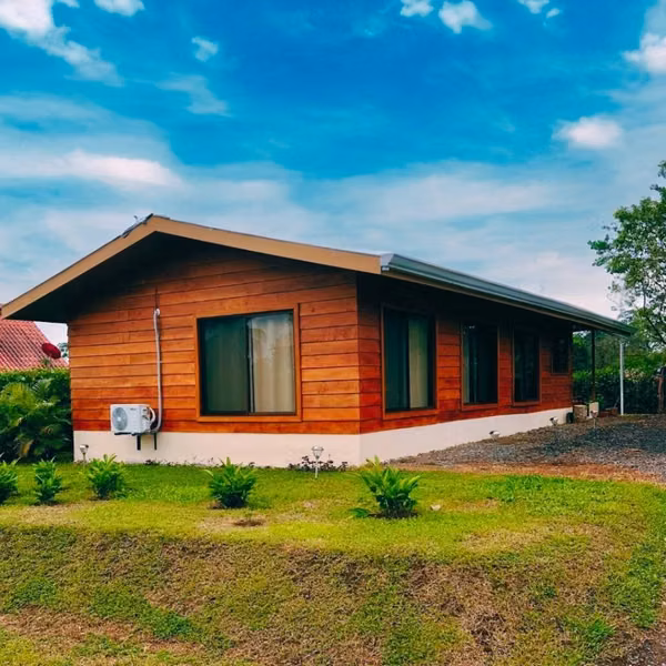 Casa estilo cabaña en venta – Condominio Nakury, Chachagua