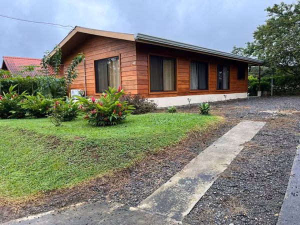 Casa estilo cabaña en venta – Condominio Nakury, Chachagua