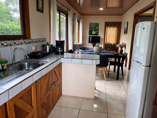 Casa estilo cabaña en venta – Condominio Nakury, Chachagua