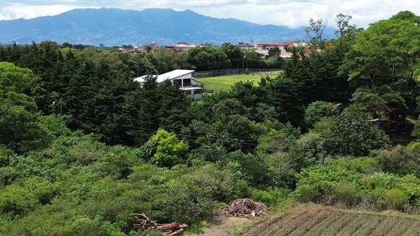 Sale of large land in San Isidro,  Heredia. 