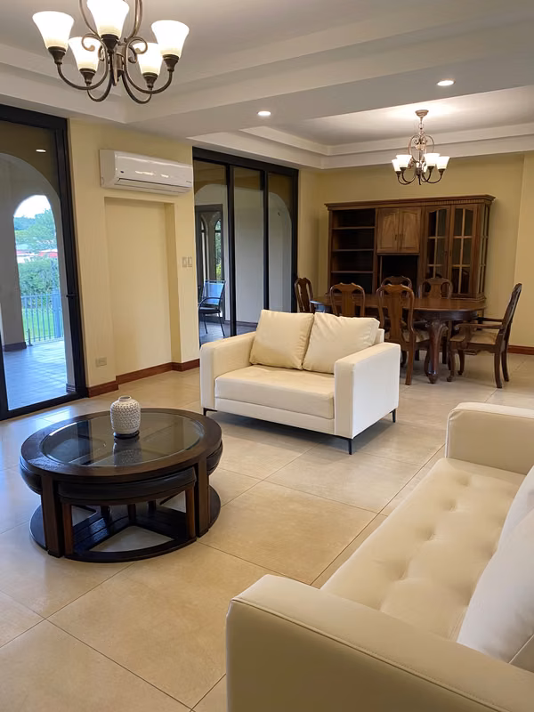 Casa amueblada Residencial Cariari, Heredia.