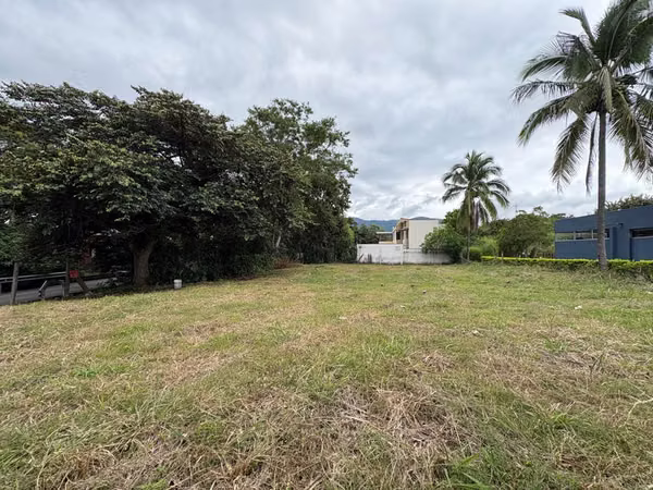 Sale of Lot in Santa Ana-Well. 26-921