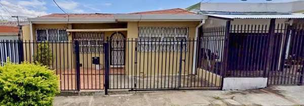 Propiedad super bien ubicada esquinera en Rohrmoser (Propiedad con 2 casas y retorno inmediato)