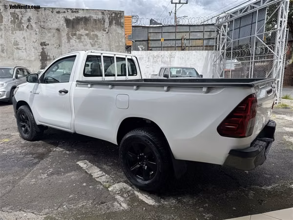 TOYOTA HILUX 2023 MANUAL DIESEL BLANCO