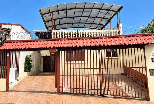 FOR SALE / Spacious Residence with Additional Income Potential in La Uruca, San José