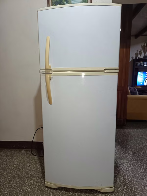 Sell refrigerator in perfect brand state