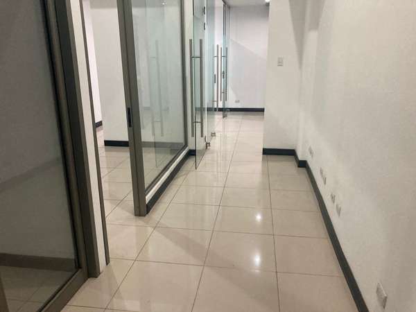 Alquiler oficina Escazú 40m2 a $840 + IVA