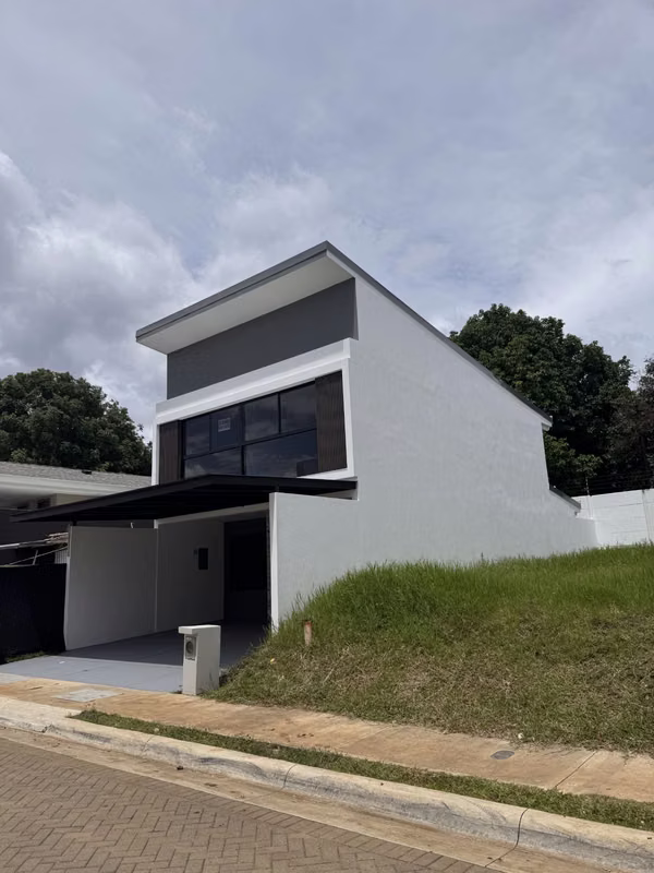 Se vende casa nueva en Heredia, Condominio NOA, Lagunilla, Ulloa.