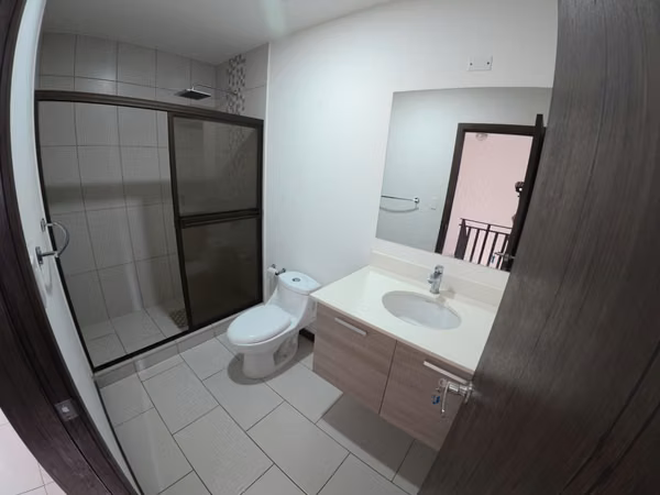 SE VENDE CASA EN CONDOMINIO CERCA DEL CENTRO DE MORAVIA