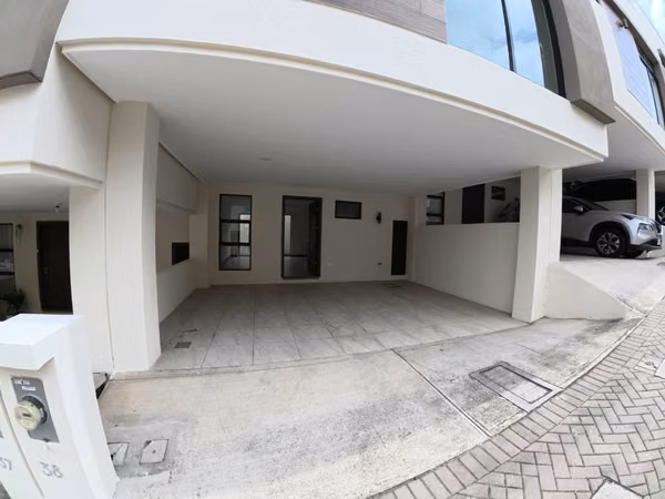 SE VENDE CASA EN CONDOMINIO CERCA DEL CENTRO DE MORAVIA