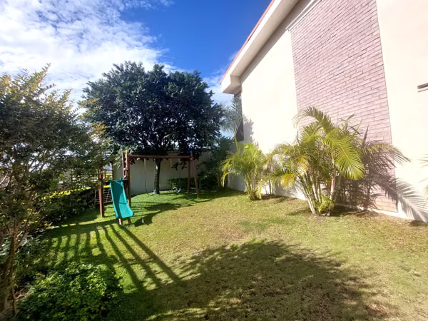 Se vende casa en Condominio Santa Lorena, San Pablo de Heredia.